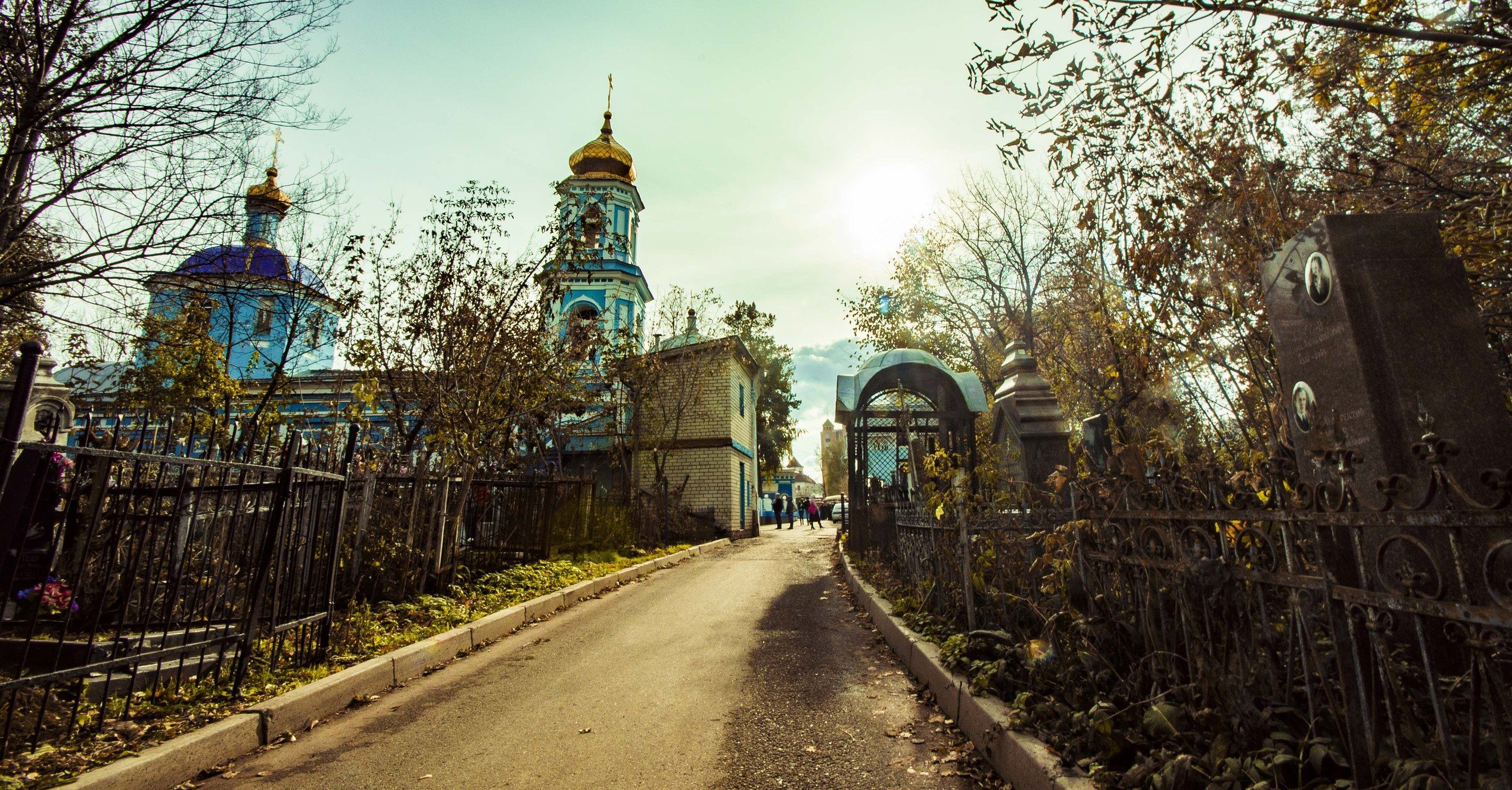Городские власти Казани призвали граждан следить за порядком на кладбищах